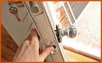 Warren MI Locksmith Store Warren, MI 586-533-4076 - 12-changing-locks